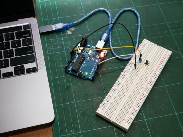 プリント基板が支える電子機器進化の最前線と産業界の未来展望